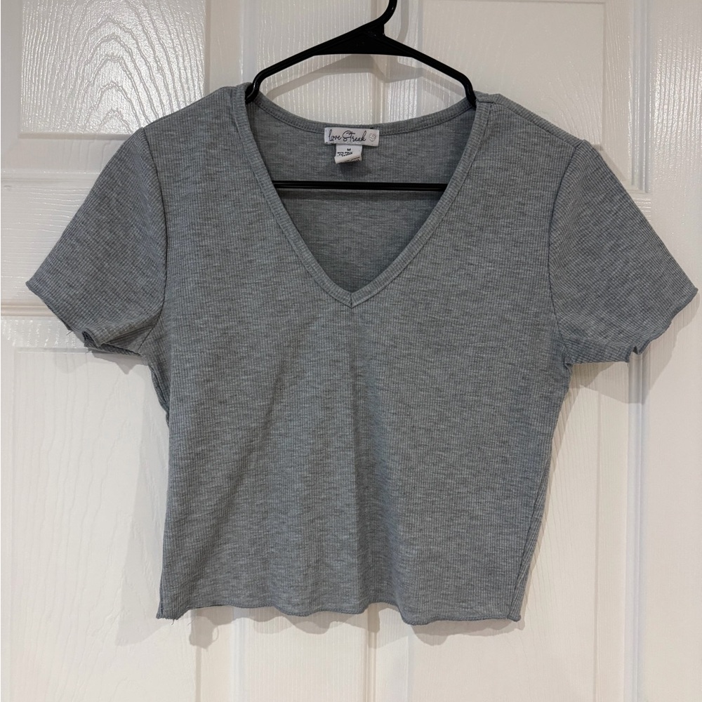 Gray Cropped Ribbed V Neck Tee‎ Shirt Short Sleeve Shirt Size Medium